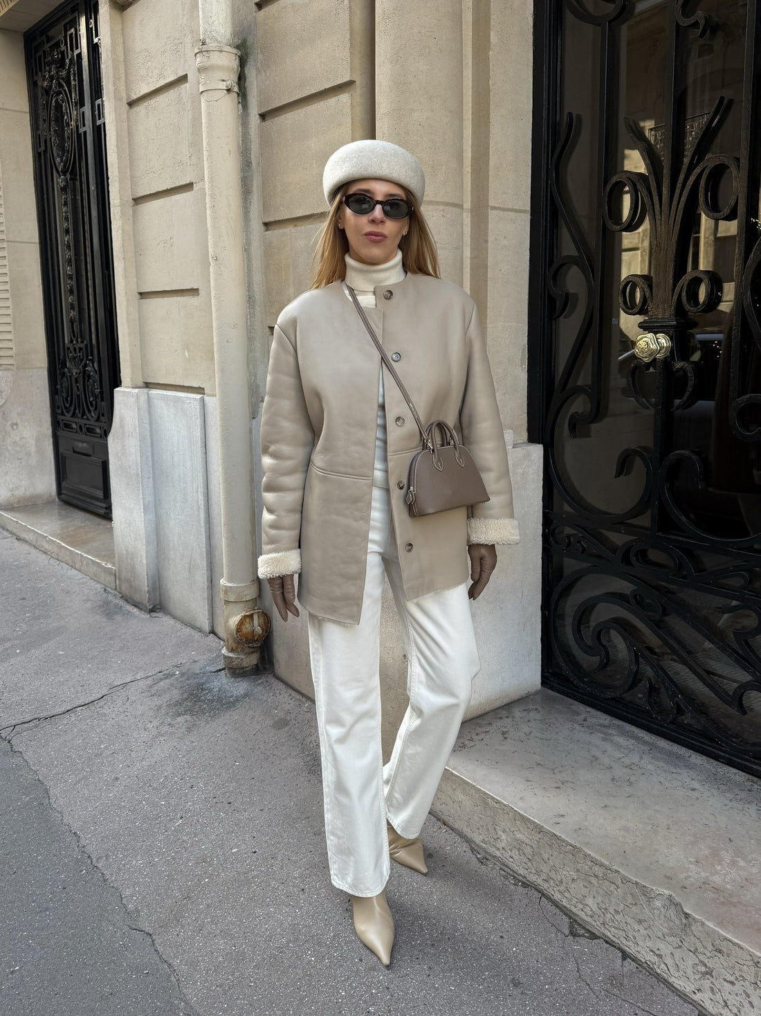 Cream Straight-Leg Jeans with Shearling Jacket and Beret Cream Straight-Leg Jeans with Shearling Jacket and Beret β Winter Outfits with Jeans