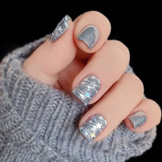 Glitter Holographic Visual Idea — Minimalist Christmas Nails 2026