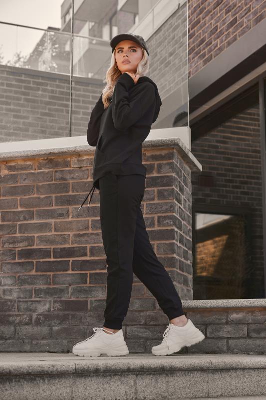 Athleisure Set in Black with Chunky Cream Sneakers Athleisure Set in Black with Chunky Cream Sneakers β Winter Outfits for Petite Women