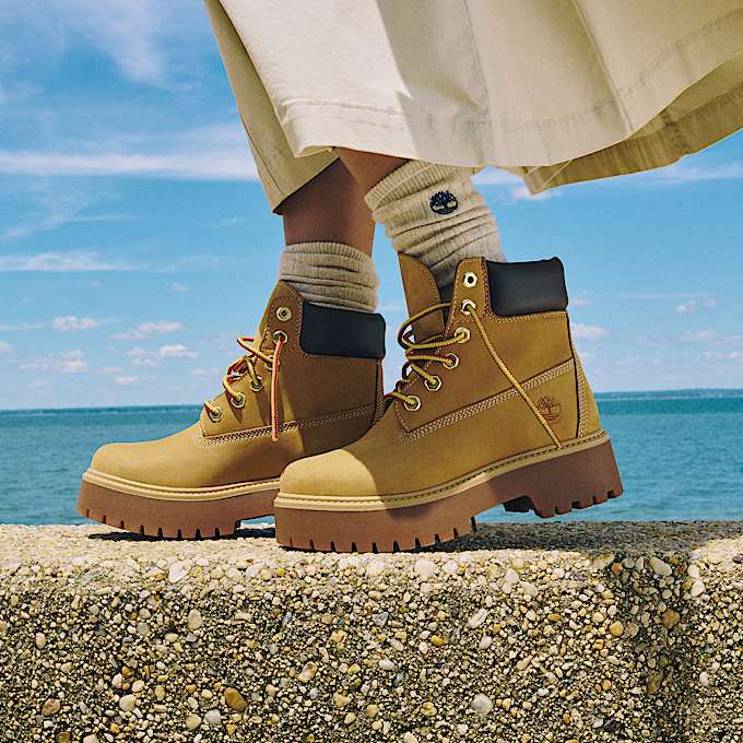 Beach Vibes: Platform Boots with Maxi Skirt — Timberland Boots Outfits