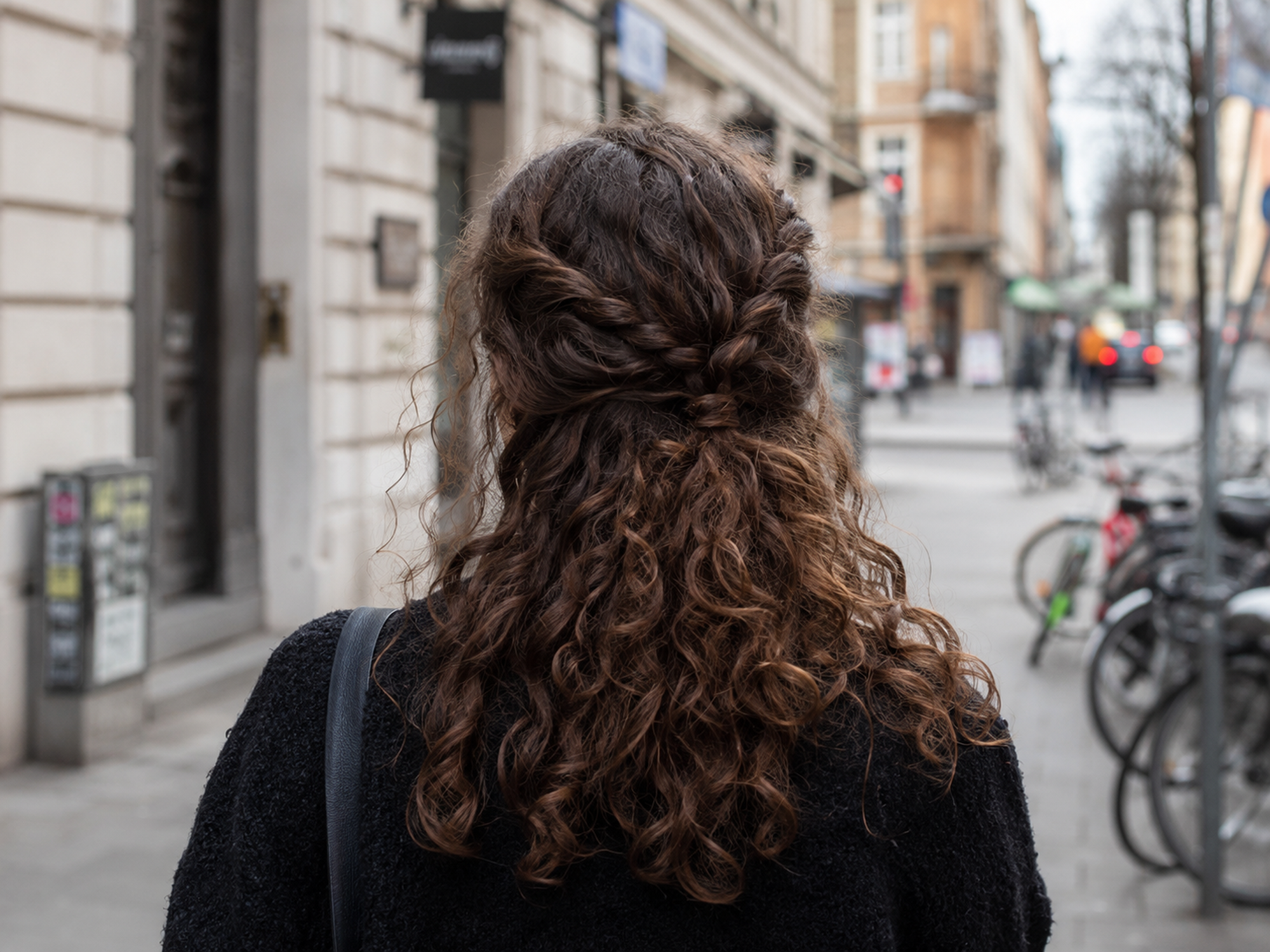 Dark Brown With Blonde Highlights Visual Idea Dark Brown With Blonde Highlights Visual Idea β Winter Hairstyles for Curly Hair