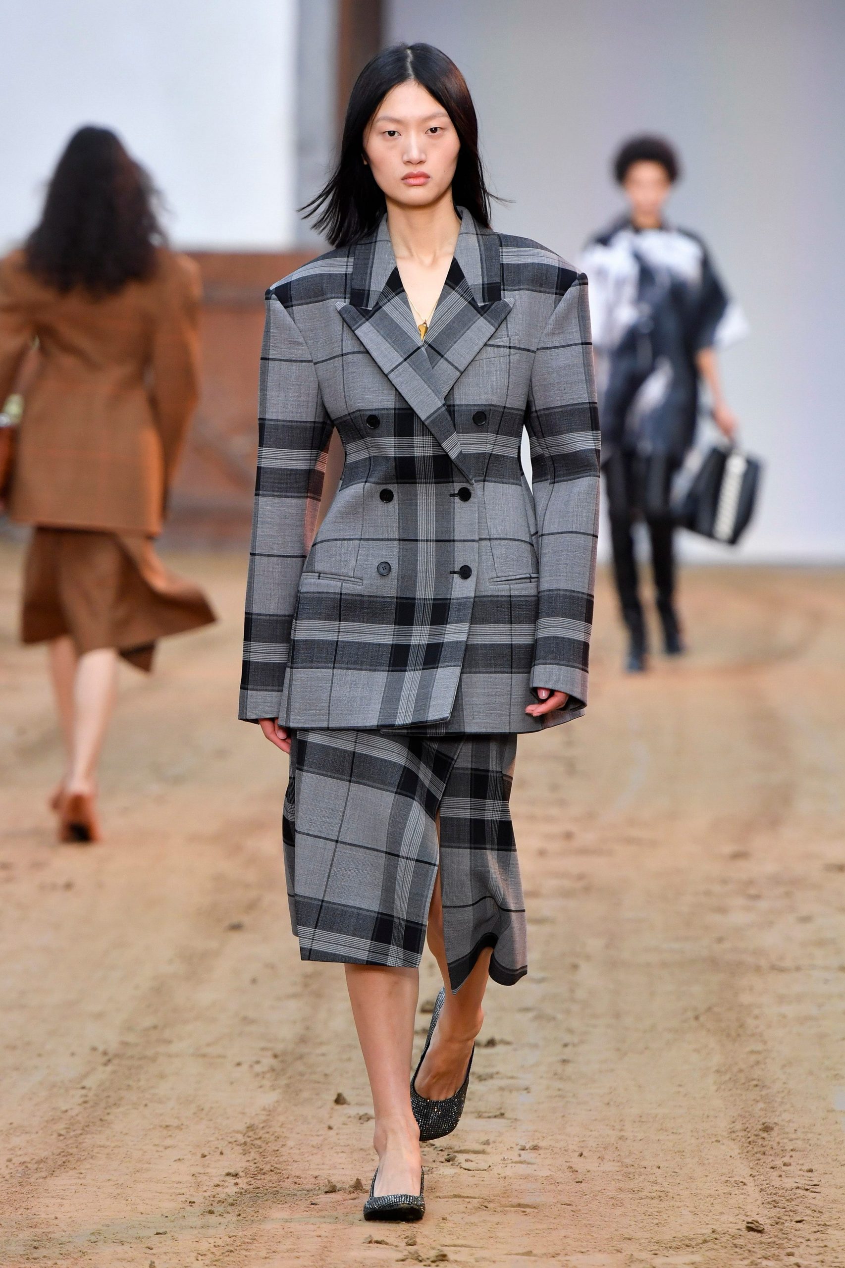 Grey Plaid Double-Breasted Blazer with Midi Skirt Grey Plaid Double-Breasted Blazer with Midi Skirt β Winter Work Outfits