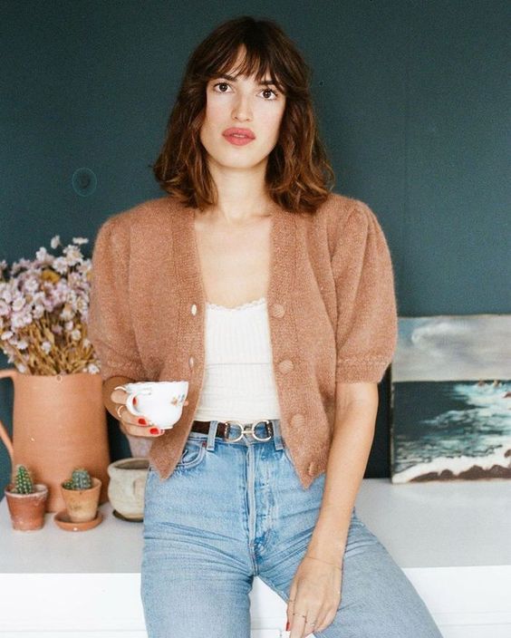 Cropped Brown Cardigan with Puff Sleeves and Light Blue Jeans — Cardigan Outfits