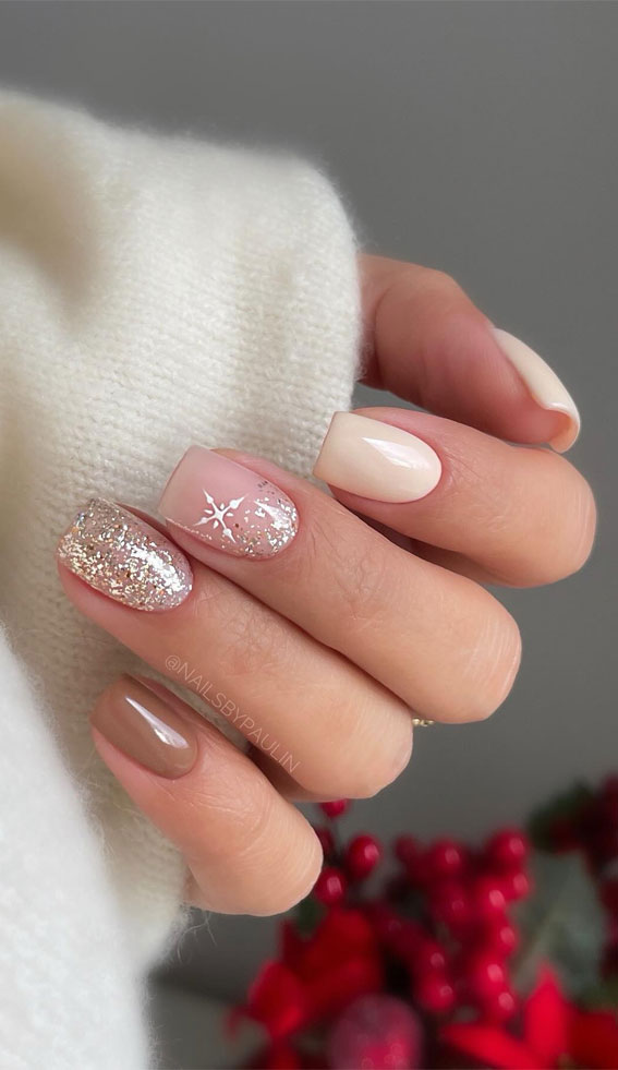Glitter Nail Art Ideas for Glimmering Festivities : Creamy, Caramel & Glitter Short Nails