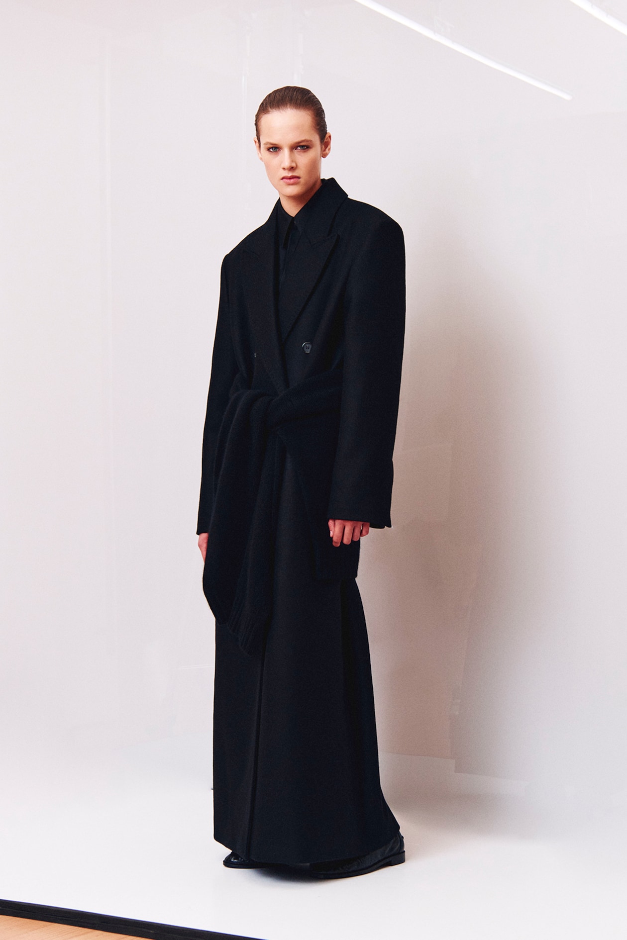 Oversized Knotted Black Coat with Shirt and Tie Oversized Knotted Black Coat with Shirt and Tie β Black Coat Outfits
