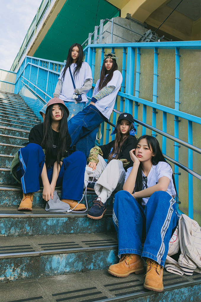 Group Casual Cool with Baggy Jeans and Oversized Tops — Timberland Boots Outfits