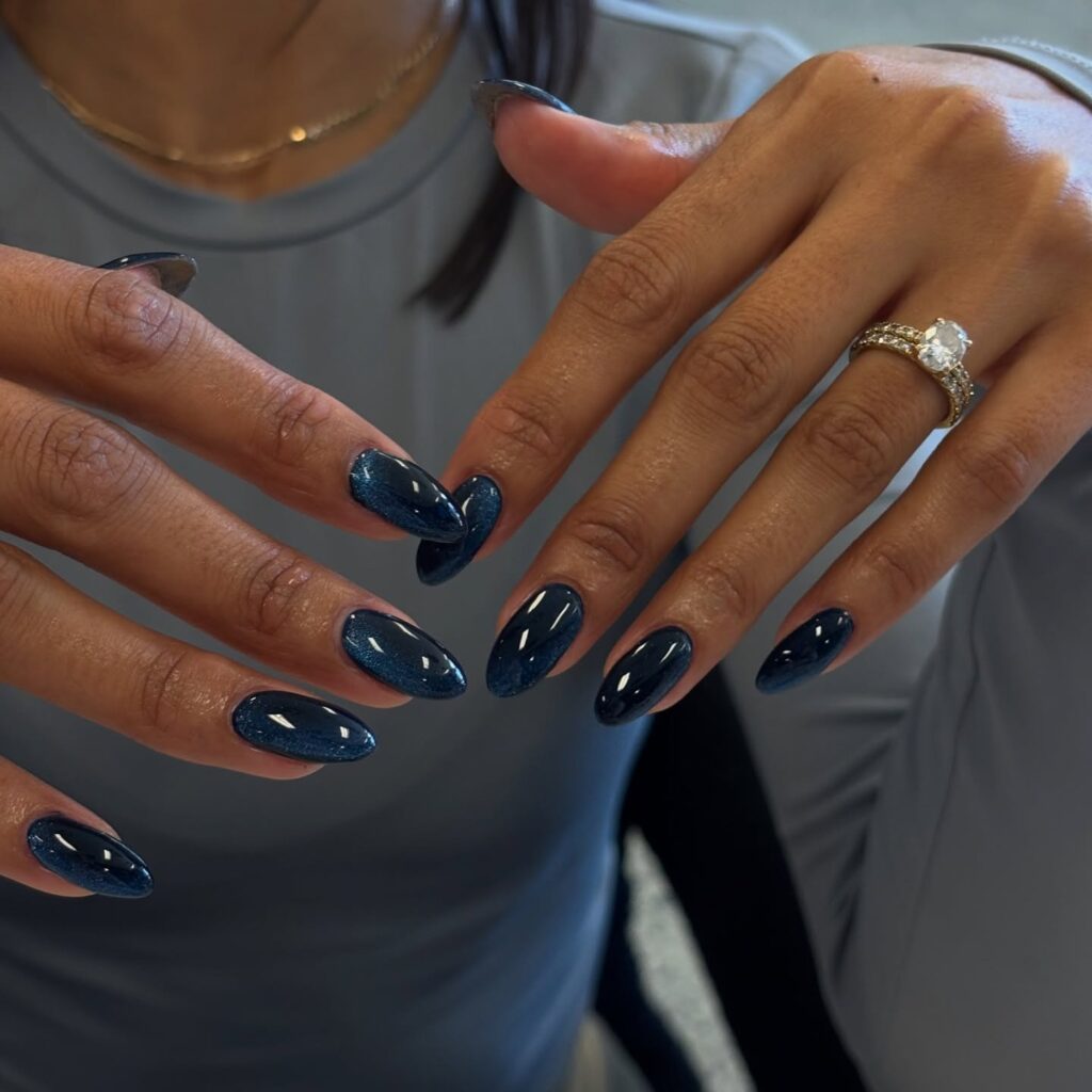 Deep Blue Cat-Eye Oval Nails Deep Blue Cat-Eye Oval Nails β Winter Nail Trends
