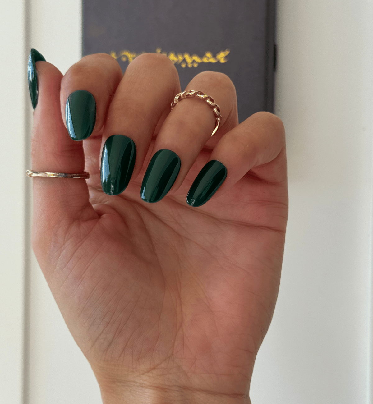 One Hand Deep Green Glossy Oval Nails One Hand Deep Green Glossy Oval Nails β Winter Green Nails