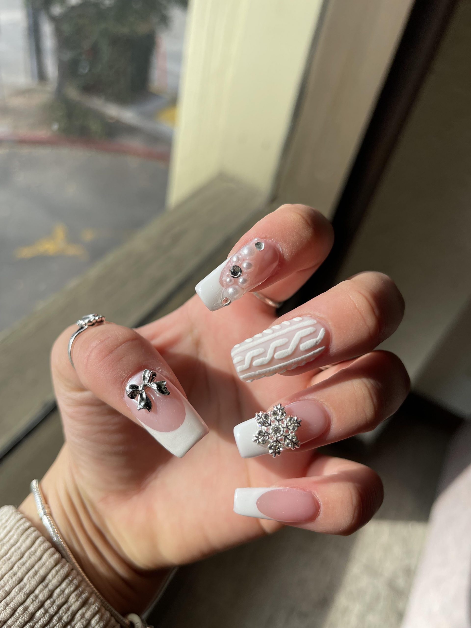 Long Square Cable Knit with Charms Long Square Cable Knit with Charms β Christmas Gel X Nails 2026