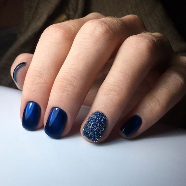 Deep Blue Glitter Sparkle — Short Christmas Nails 2026