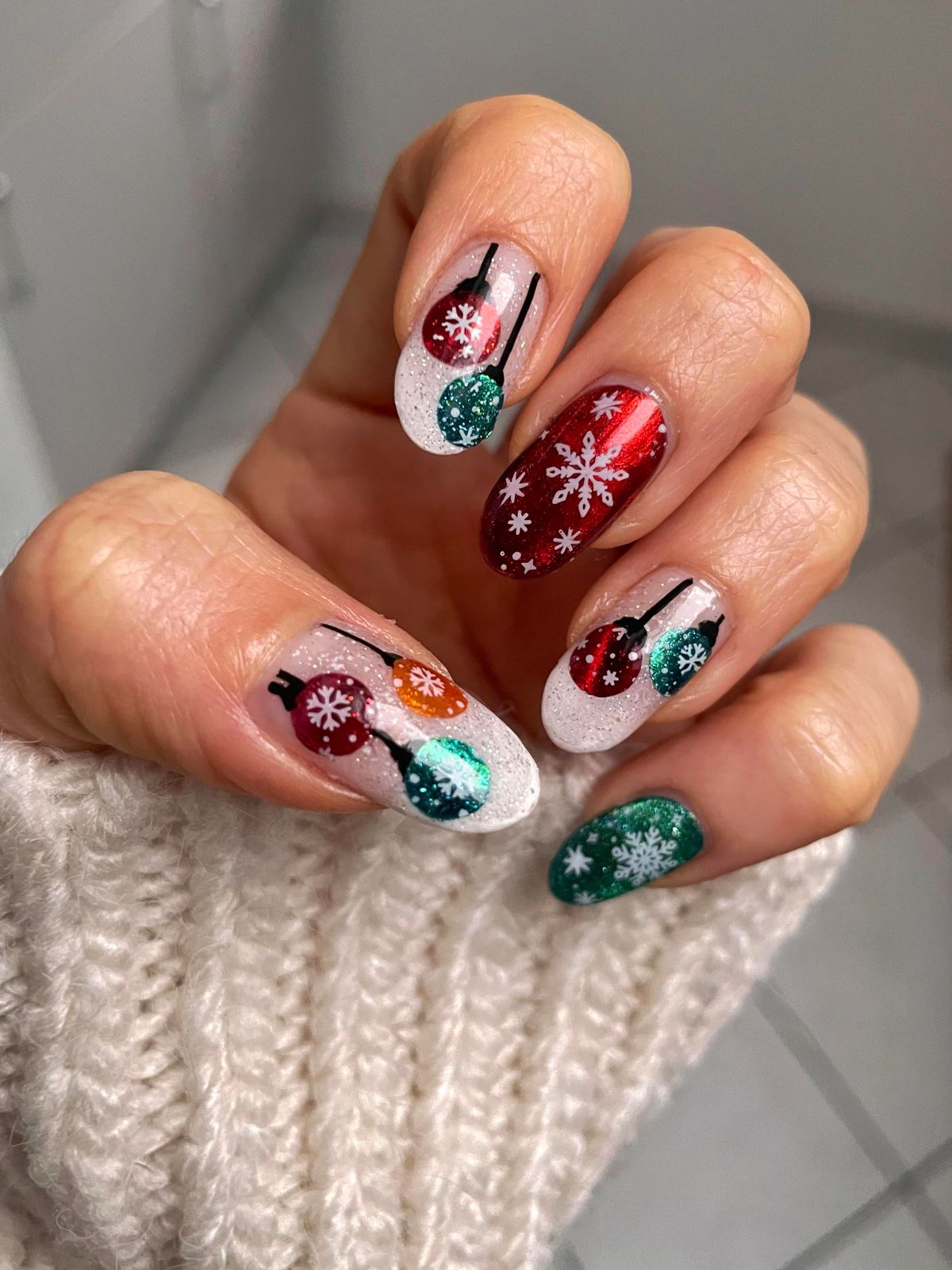 White Red Green Orange Blue Silver Visual Idea White Red Green Orange Blue Silver Visual Idea β Christmas Nails 2026
