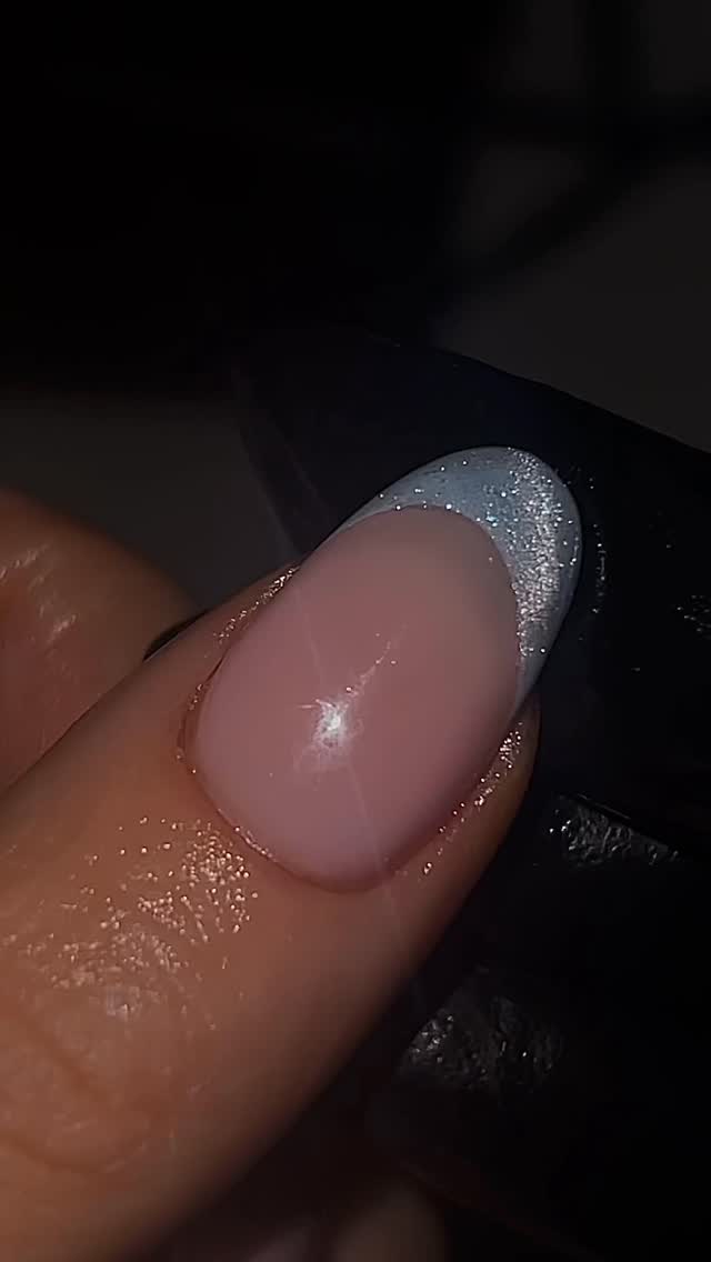 French Tips With Glitter On The Tips Visual Idea French Tips With Glitter On The Tips Visual Idea β Sparkly New Years Nails 2027