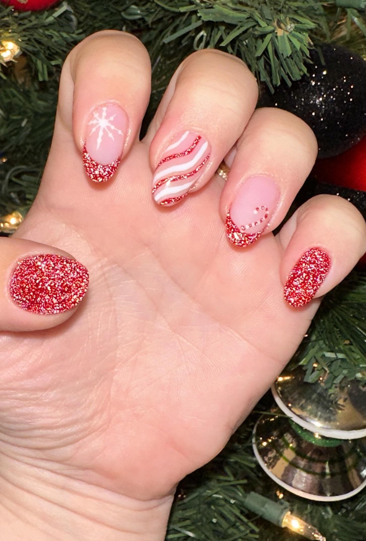 Short Almond Glitter Accent Nails Short Almond Glitter Accent Nails β Cute Christmas Nails 2026