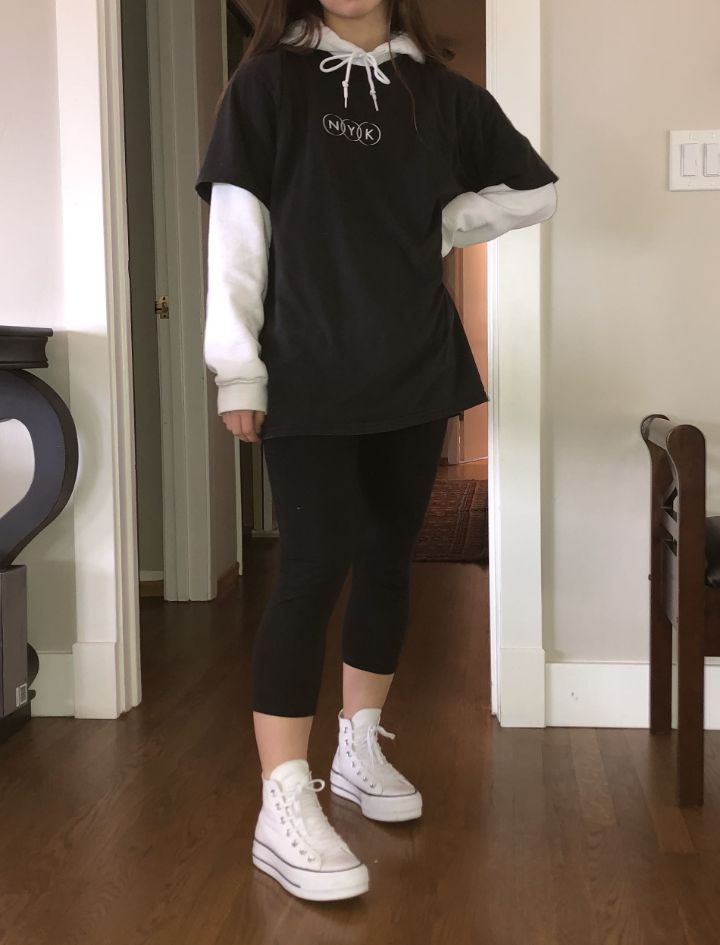 White Hoodie Under Graphic T-Shirt with Leggings — Hoodie Outfits