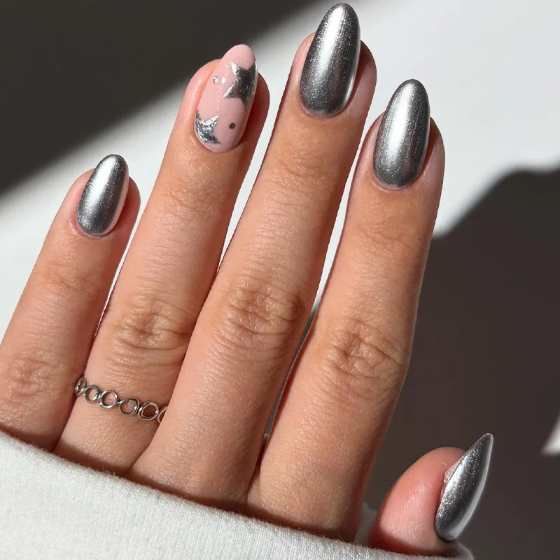 Close-Up Of One Hand Visual Idea Close-Up Of One Hand Visual Idea β Silver Chrome Nails