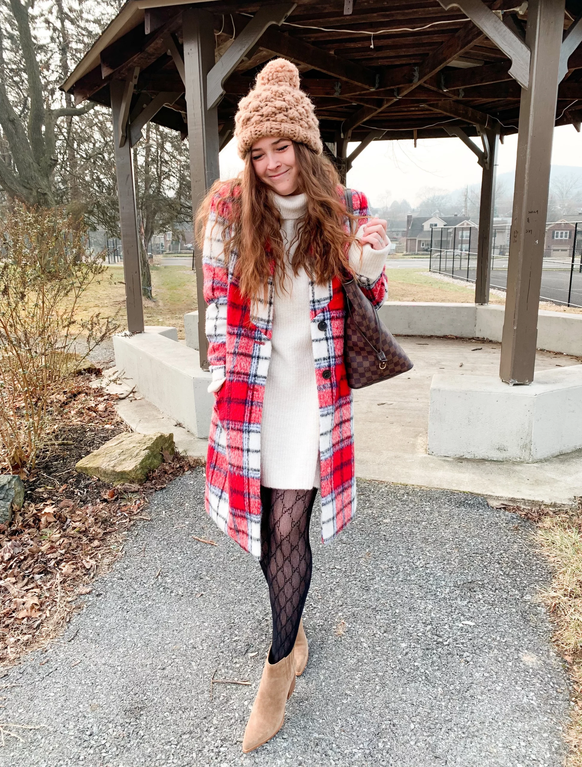 Patterned Black Tights with Plaid Coat and Beanie Patterned Black Tights with Plaid Coat and Beanie β Tights Outfits