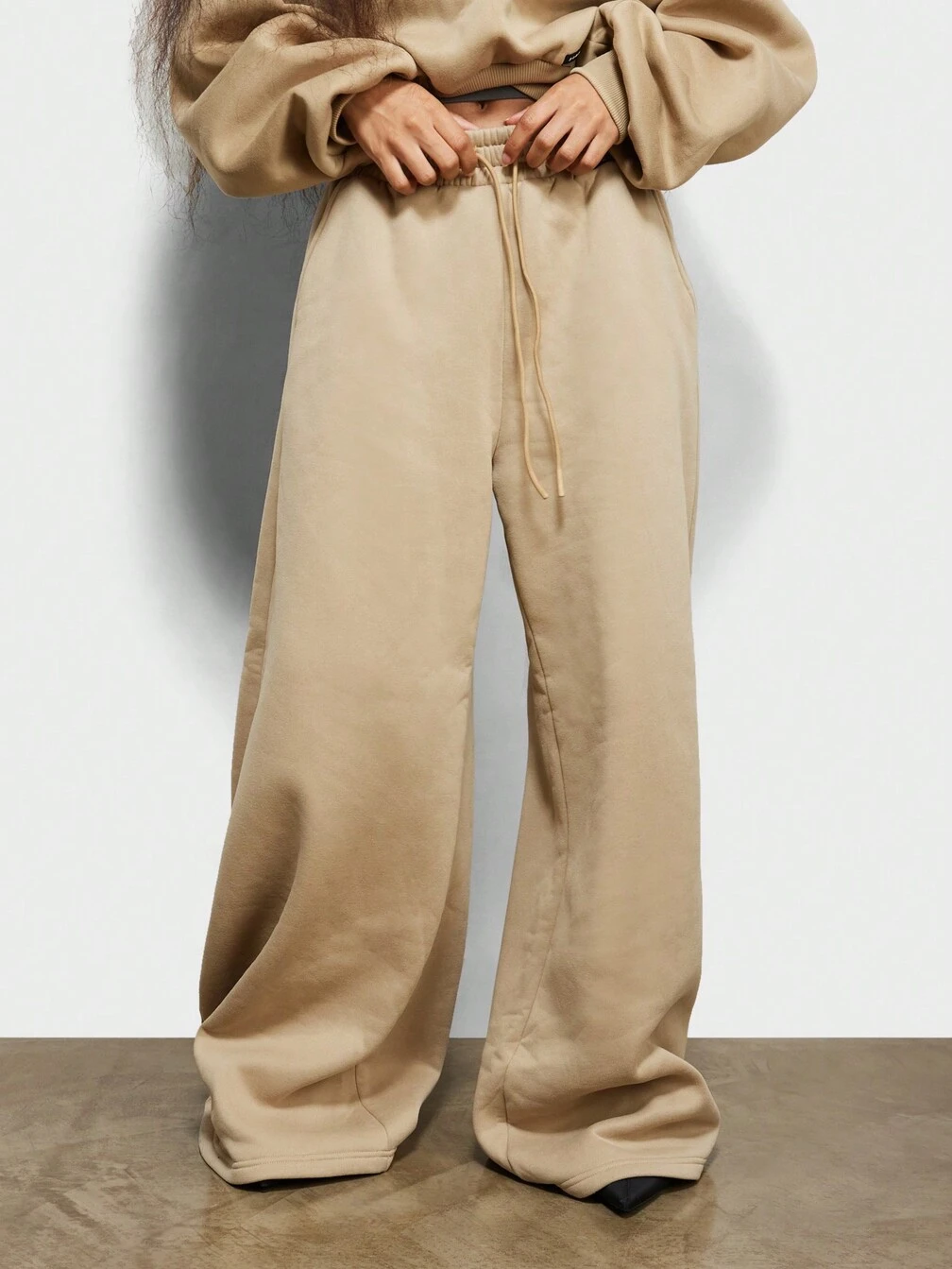 Wide-Leg Fleece Joggers for Ultimate Comfort Wide-Leg Fleece Joggers for Ultimate Comfort β Winter Athleisure Outfits