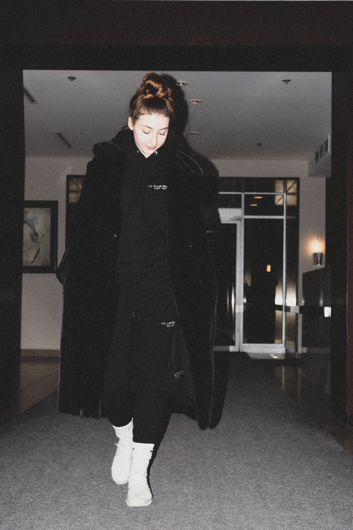 Effortless Streetwear with a Long Black Coat and Hoodie Set — Winter Streetwear Outfits