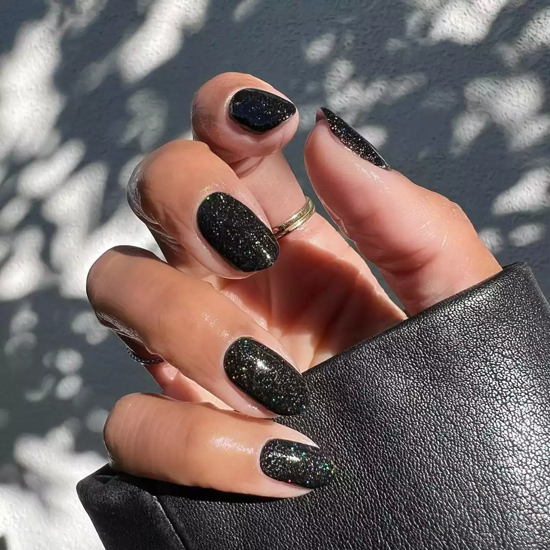 Black Multi-Colored Glitter Oval Nails Black Multi-Colored Glitter Oval Nails β Holiday Nails 2026