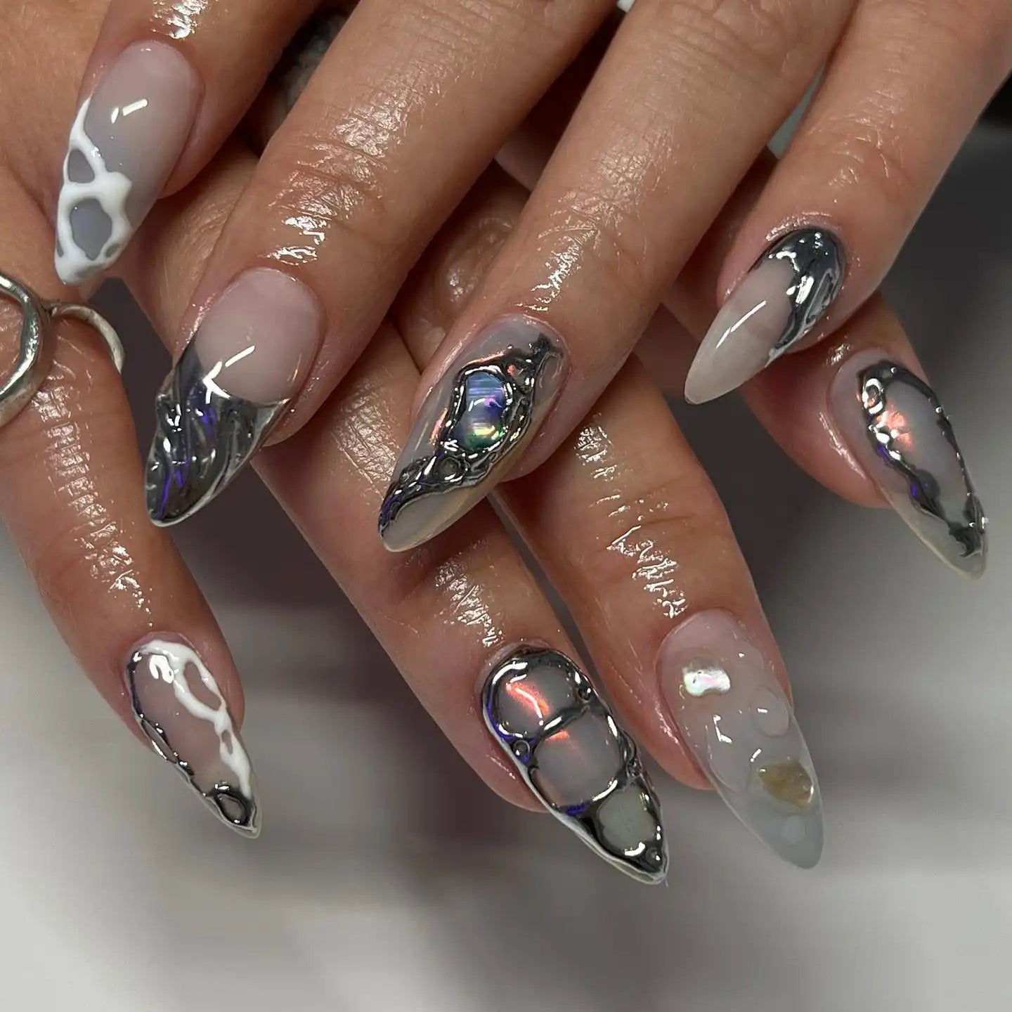Iridescent 3D Chrome Accents on Stilettos Iridescent 3D Chrome Accents on Stilettos β Silver Chrome Nails