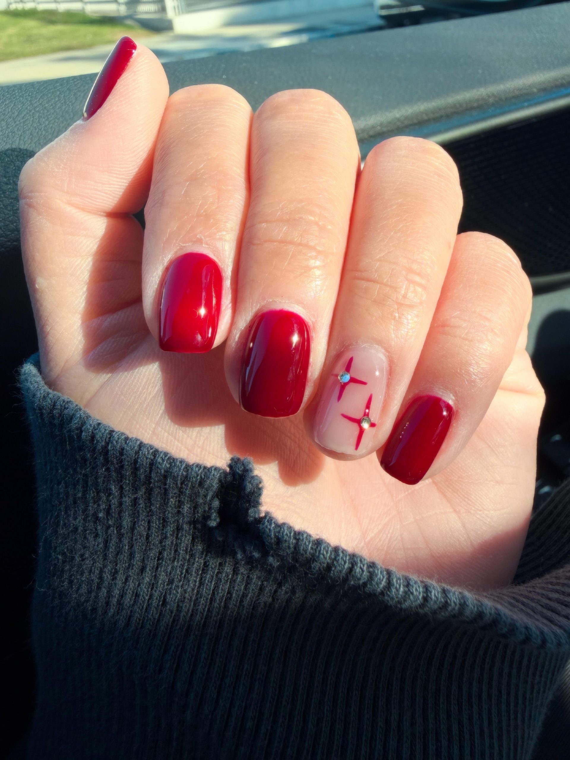 Deep Red Star Accent — Short Christmas Nails 2026