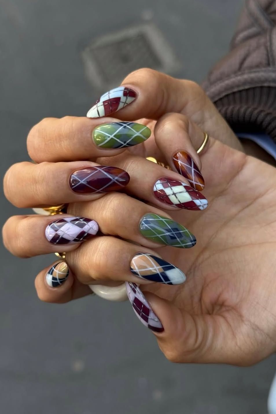 Glossy Visual Idea Glossy Visual Idea β Christmas Nails for Teens 2026