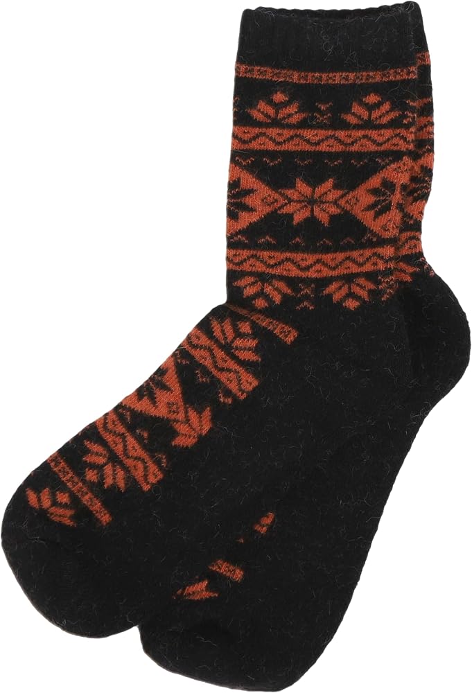 Patterned Wool-Blend Socks for a Subtle Detail Patterned Wool-Blend Socks for a Subtle Detail β Scandinavian Winter Outfits