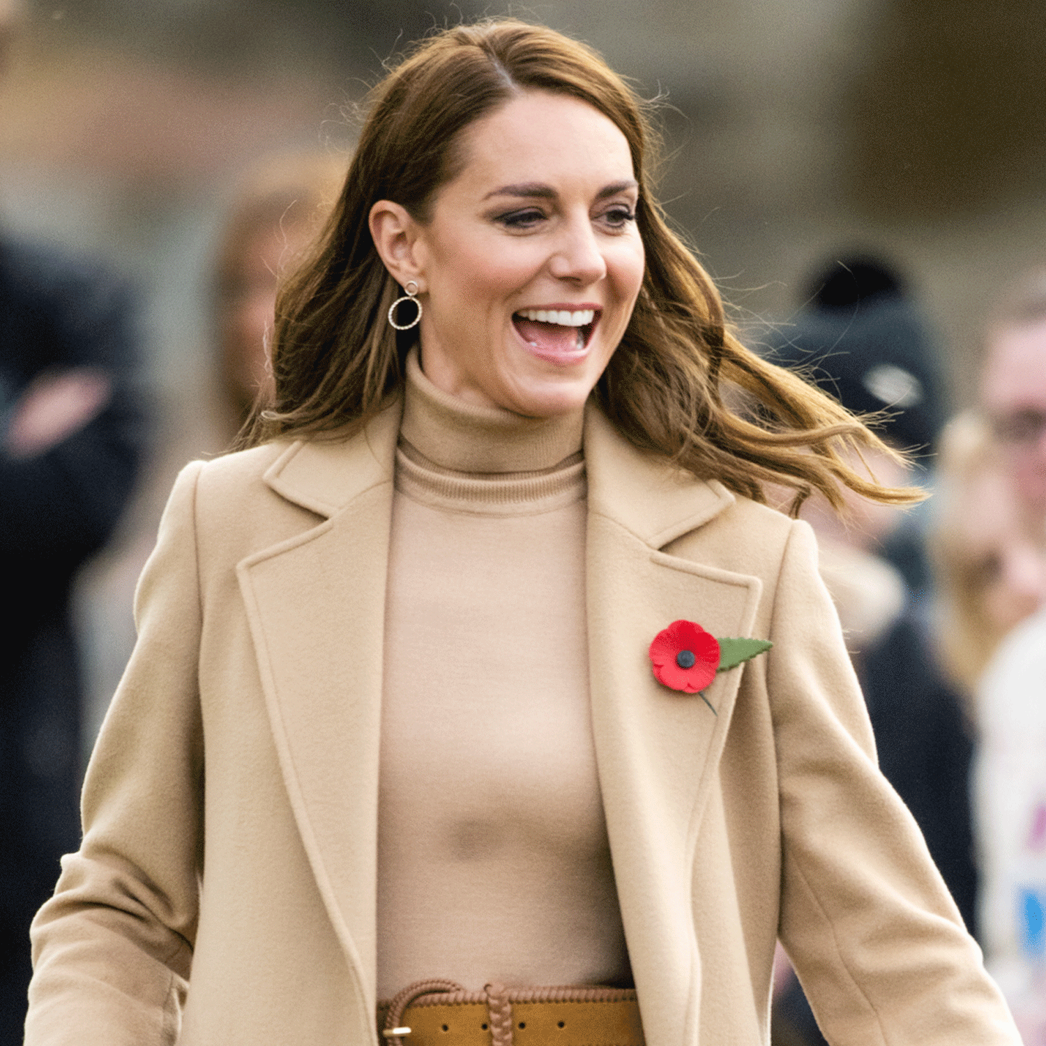 Fitted Camel Wool Coat With Beige Turtleneck And Pin Accent — Camel Coat Outfits