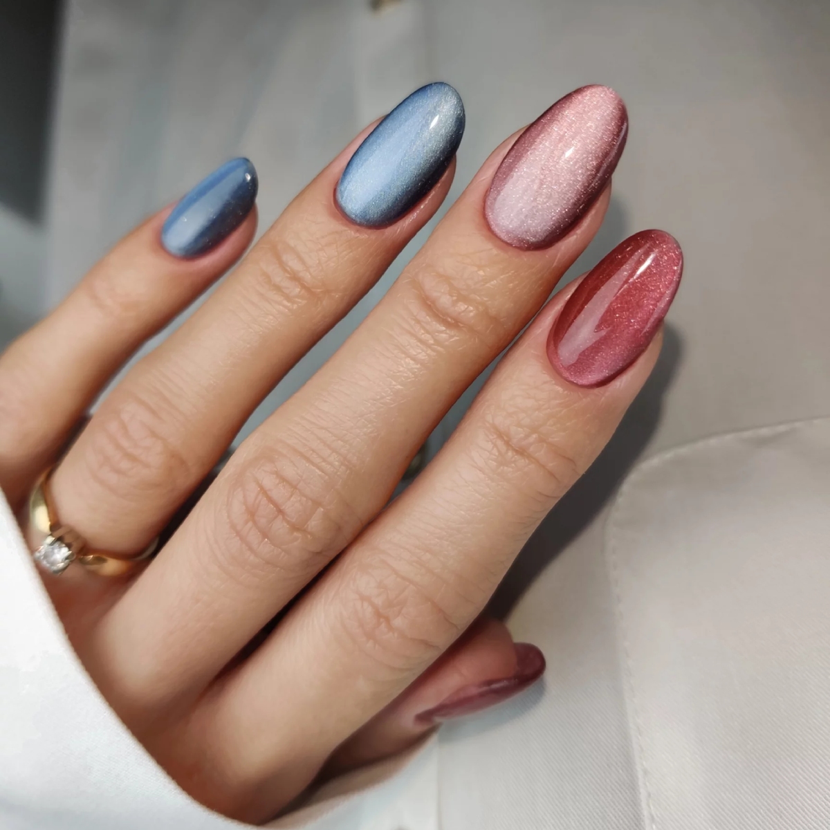 Cat-Eye Glossy Visual Idea Cat-Eye Glossy Visual Idea β New Years Nail Colors 2027