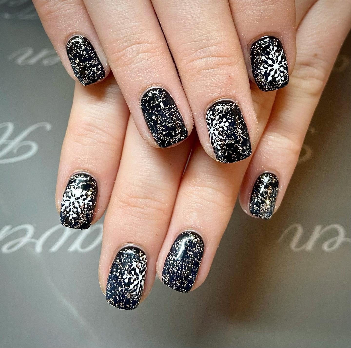 White Snowflake Decals On A Glitter Base Visual Idea White Snowflake Decals On A Glitter Base Visual Idea β Sparkly New Years Nails 2027