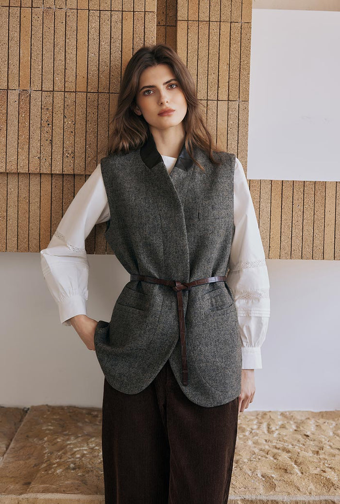 Grey Tweed Vest with Corduroy Pants and Belt Grey Tweed Vest with Corduroy Pants and Belt β Winter Outfits for Petite Women