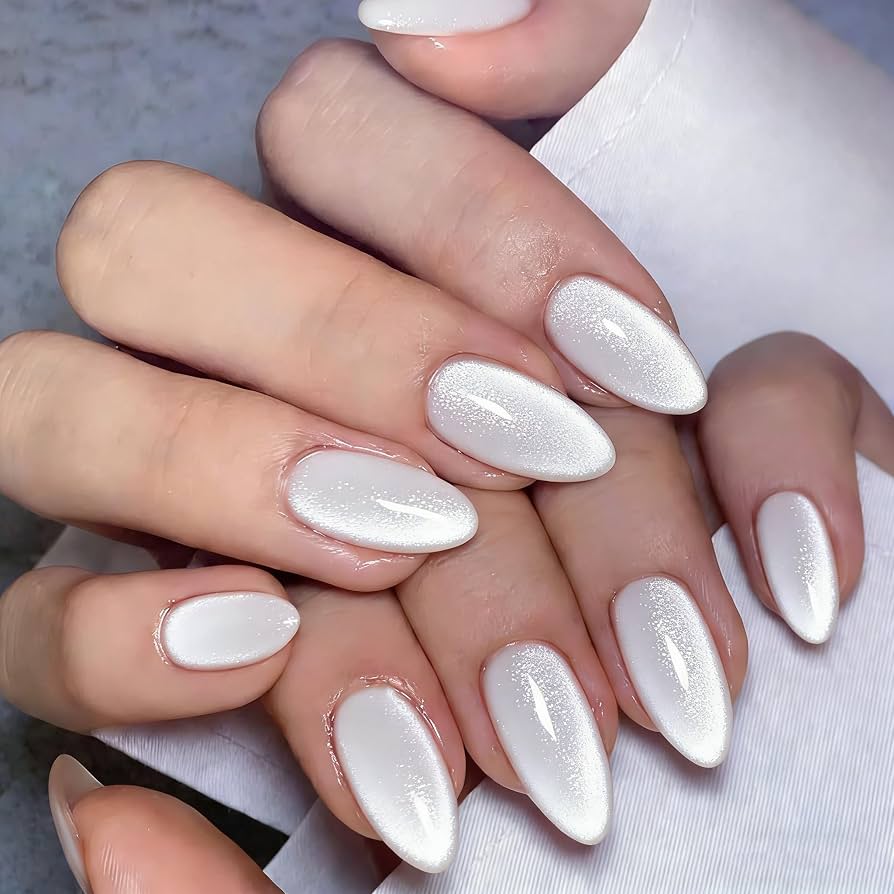 Shimmering White Cat-Eye Nails — Winter White Nails