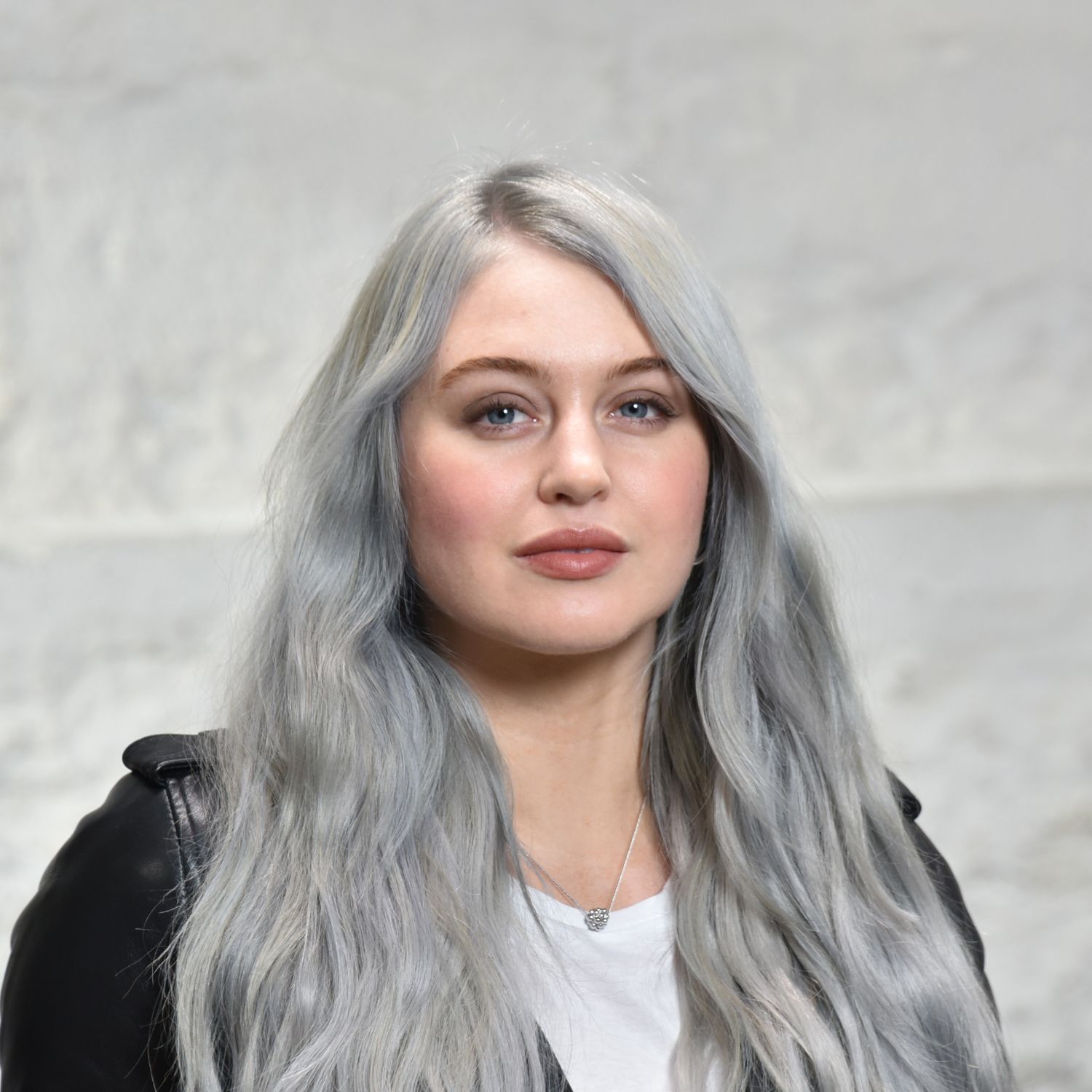 Medium Gray Lighter Highlights Mid Back Medium Gray Lighter Highlights Mid Back β Winter Hair Colors for Gray Hair