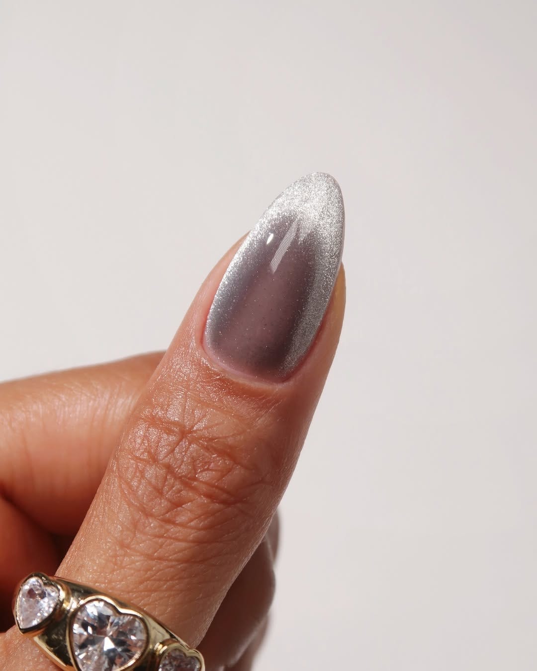 Cat-Eye Glitter Visual Idea — Winter Ombre Nails