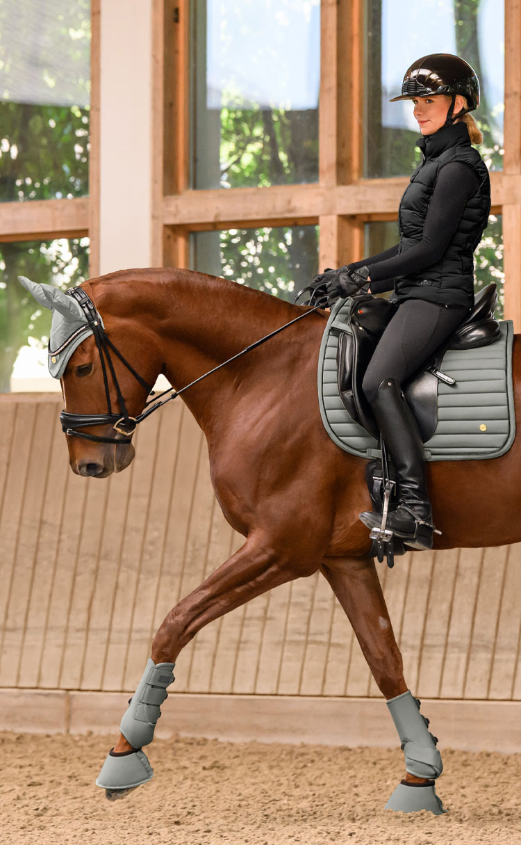Full Equestrian Attire: Quilted Vest and Riding Boots Full Equestrian Attire: Quilted Vest and Riding Boots β Riding Boots Outfits