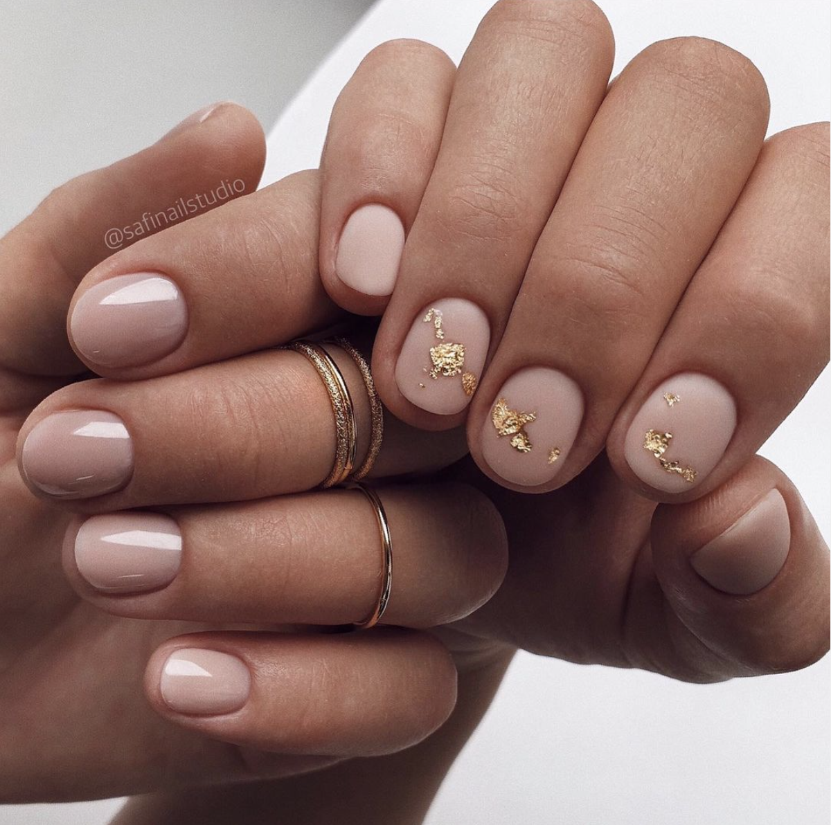 Short Round Pale Pink Gold Leaf Nails — Winter Nail Designs