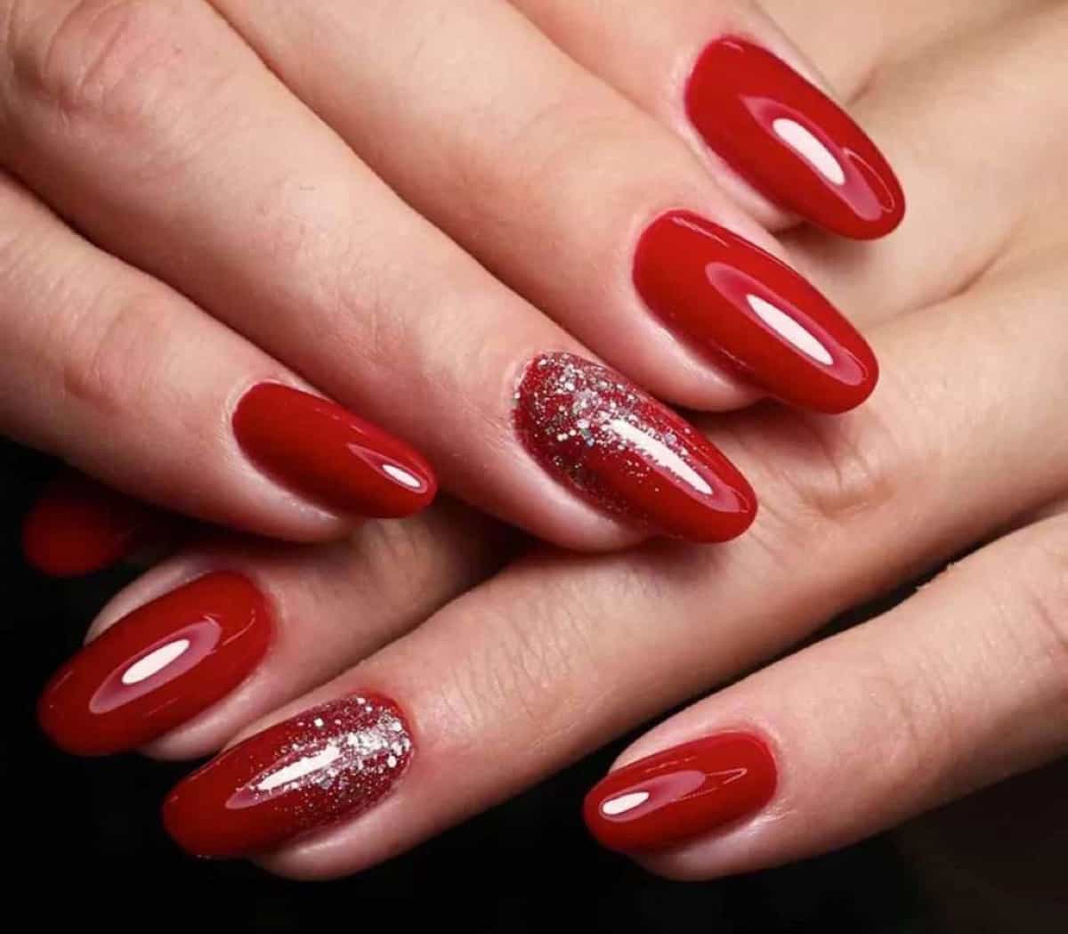 Glitter Accent On Two Nails Visual Idea Glitter Accent On Two Nails Visual Idea β Red and Gold Christmas Nails 2026