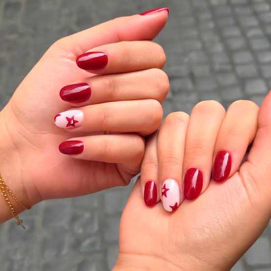 Short Oval Vibrant Terracotta Red Glossy Nails — Everyday Winter Nails