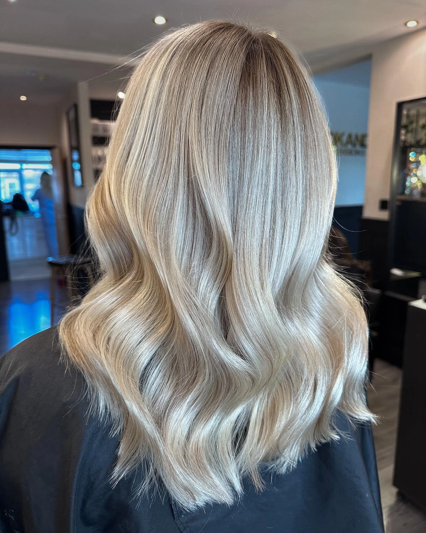 Long Layers Platinum Blonde With Ash Blonde Highlights — Winter Highlights