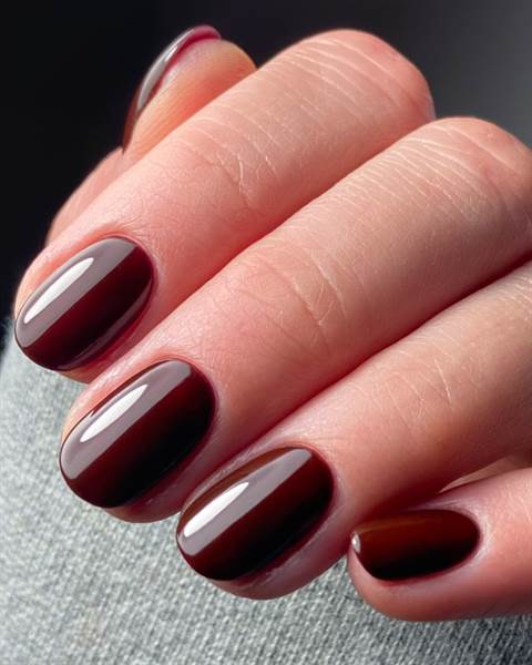 Medium Oval Rich Burgundy Hint of Black Medium Oval Rich Burgundy Hint of Black β Black Cherry Nails