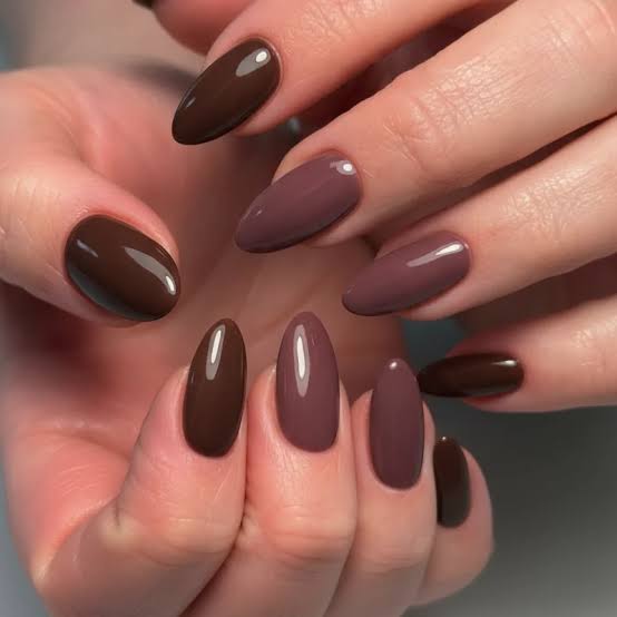 White Snowflake And Star Designs Visual Idea White Snowflake And Star Designs Visual Idea β Winter Almond Nails