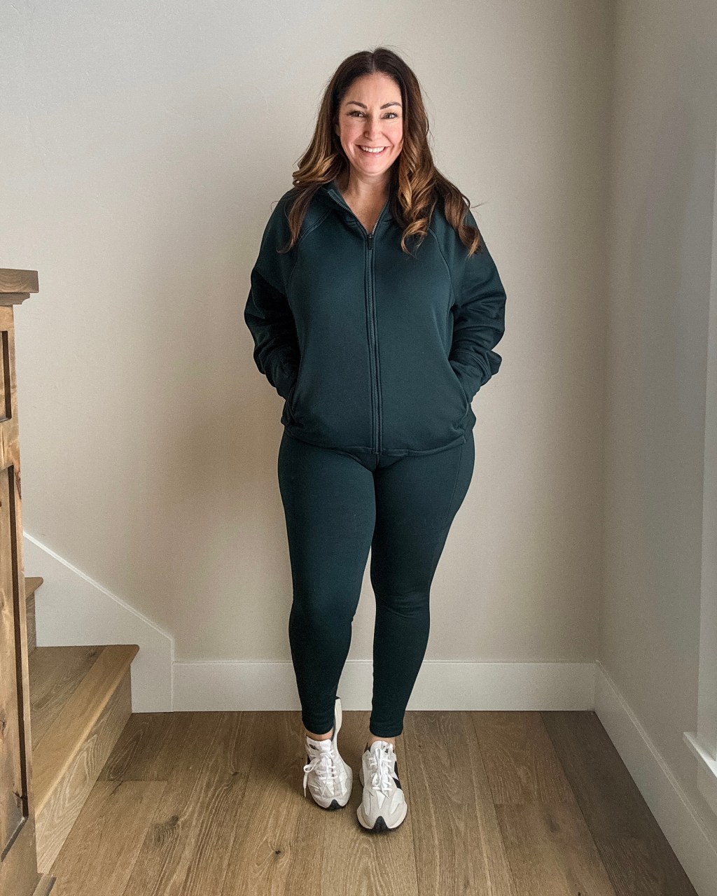 Monochromatic Dark Green Athleisure Set Monochromatic Dark Green Athleisure Set β Winter Athleisure Outfits