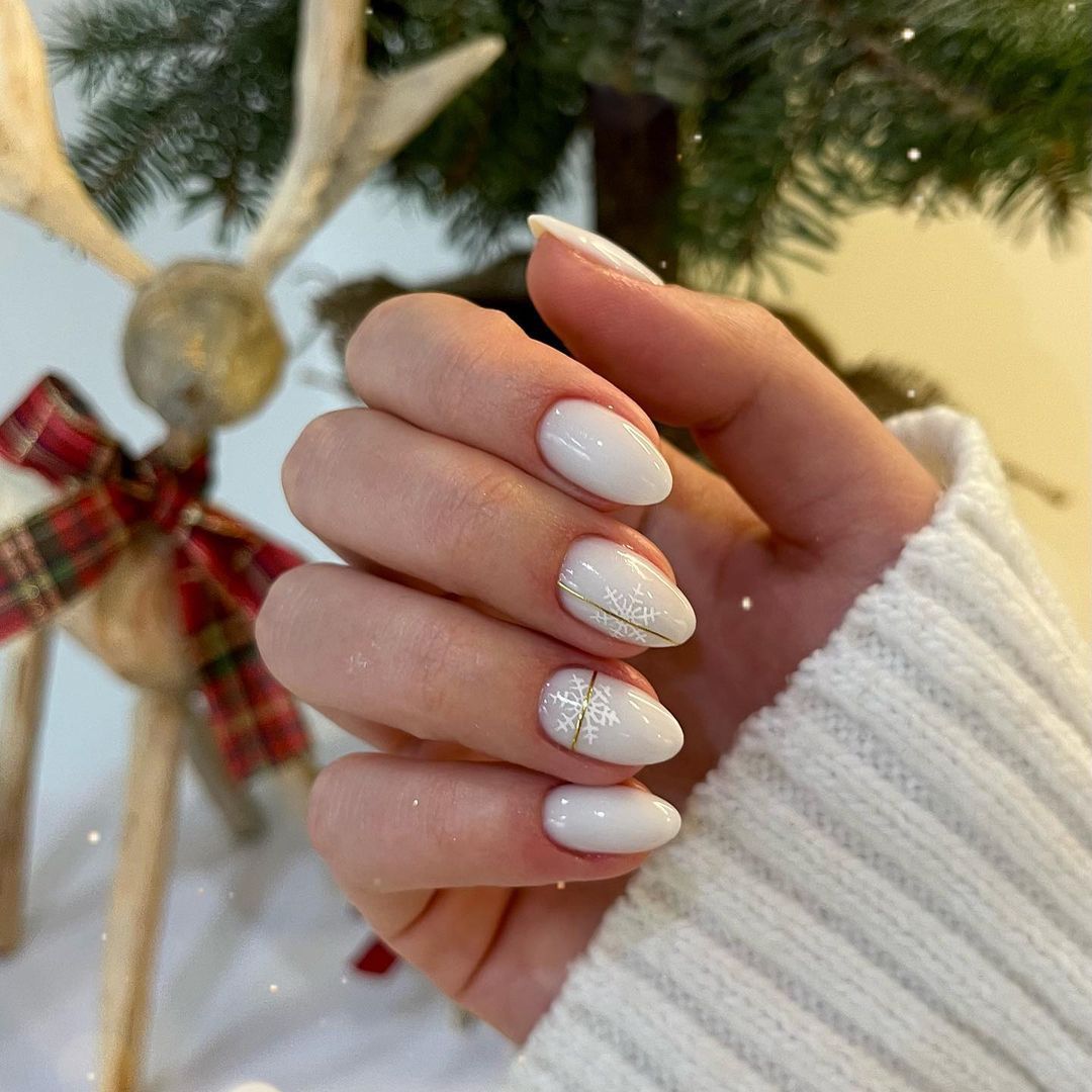 Snowflake Chrome Almond Nails Snowflake Chrome Almond Nails β Winter Birthday Nails