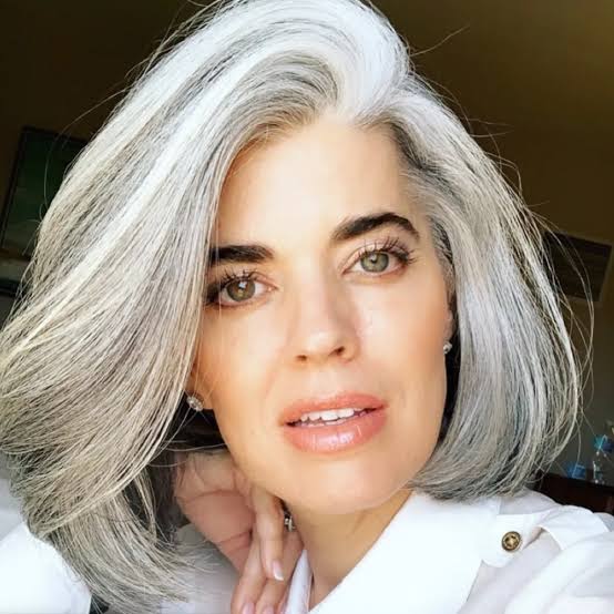 Collarbone Visual Idea Collarbone Visual Idea β Winter Hairstyles for Gray Hair