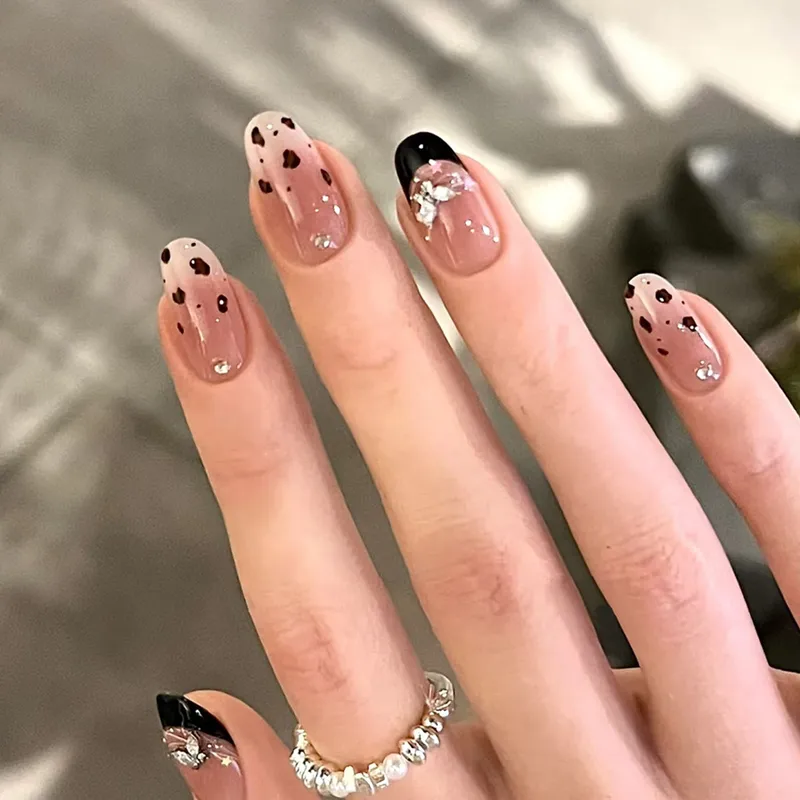 White Silver Snowflake Rhinestone Almonds White Silver Snowflake Rhinestone Almonds β Winter Rhinestone Nails