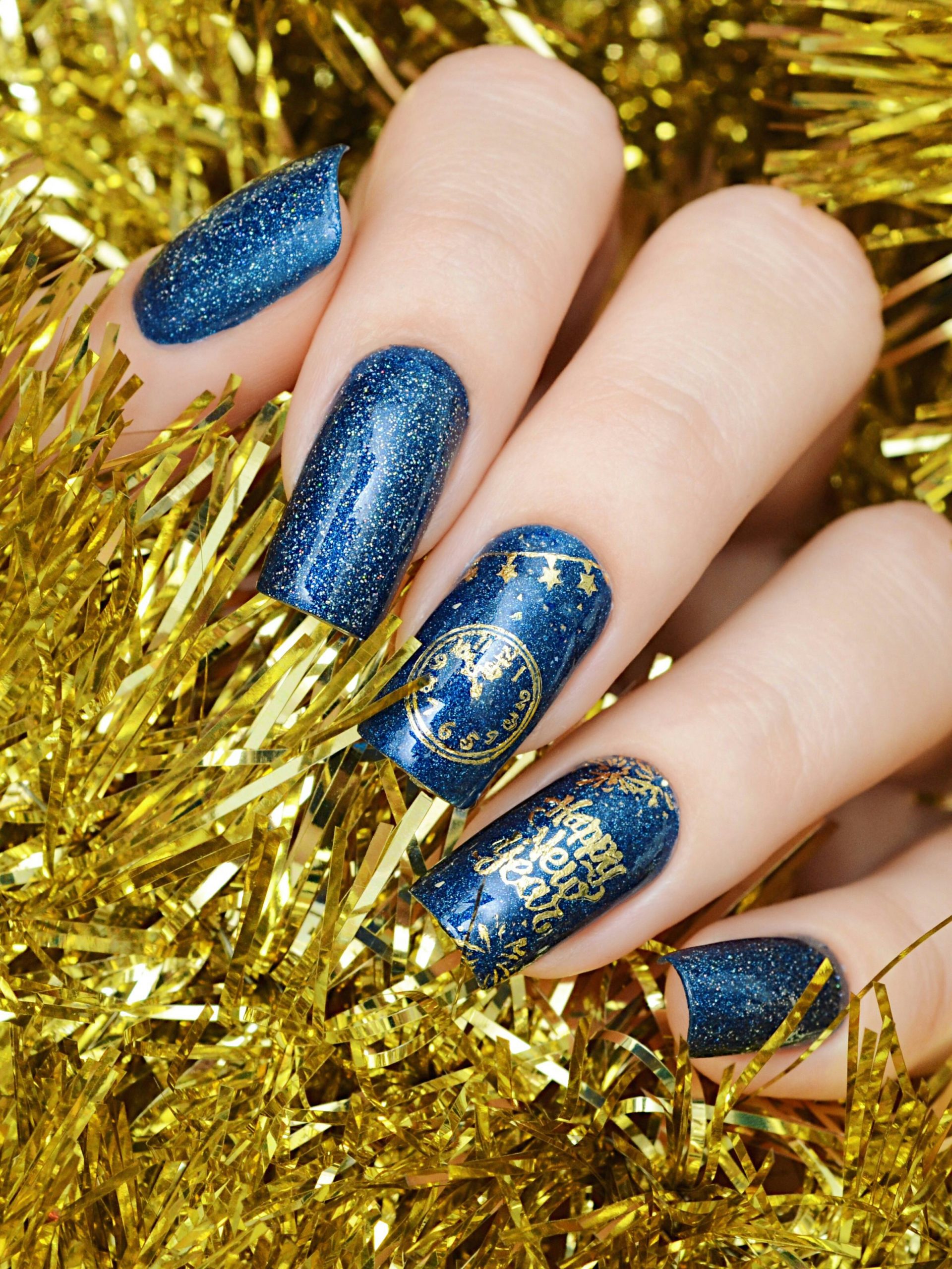 Glittery Glossy Visual Idea Glittery Glossy Visual Idea β Sparkly New Years Nails 2027