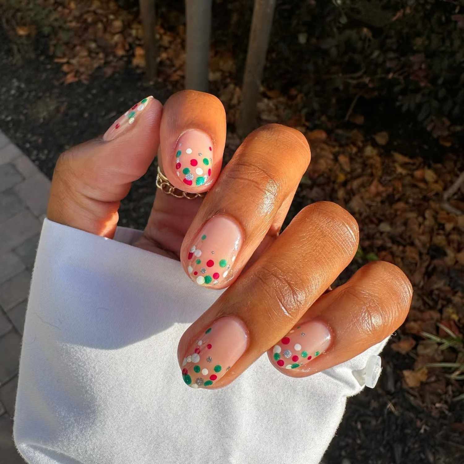 Nude Dot Glitter Square Nails Nude Dot Glitter Square Nails β Simple Short Christmas Nails 2026