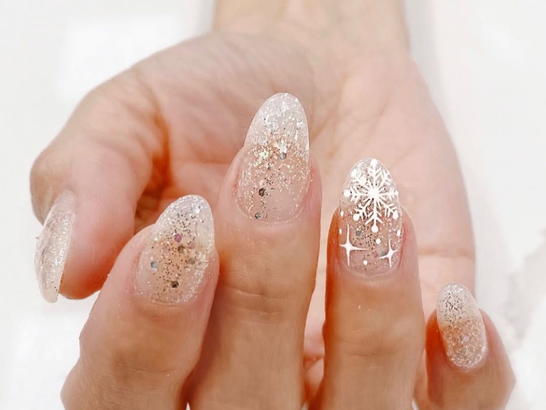 Glitter Gradient with Snowflake Art Glitter Gradient with Snowflake Art β New Years Nail Colors 2027