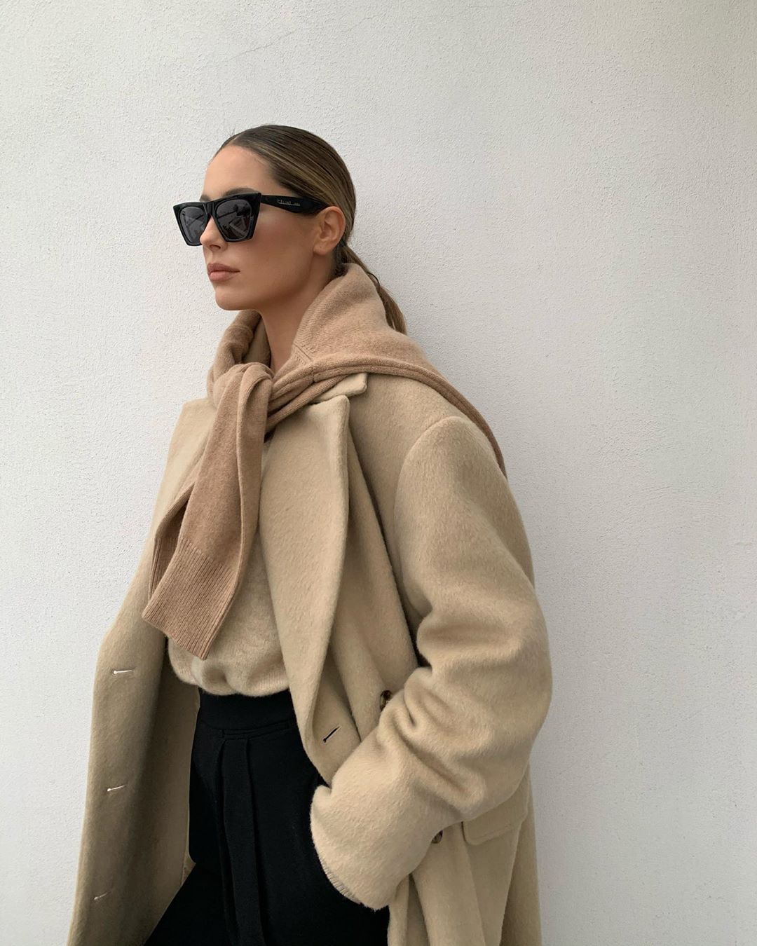 Monochromatic Beige and Black with an Oversized Wool Coat — Minimalist Winter Outfits