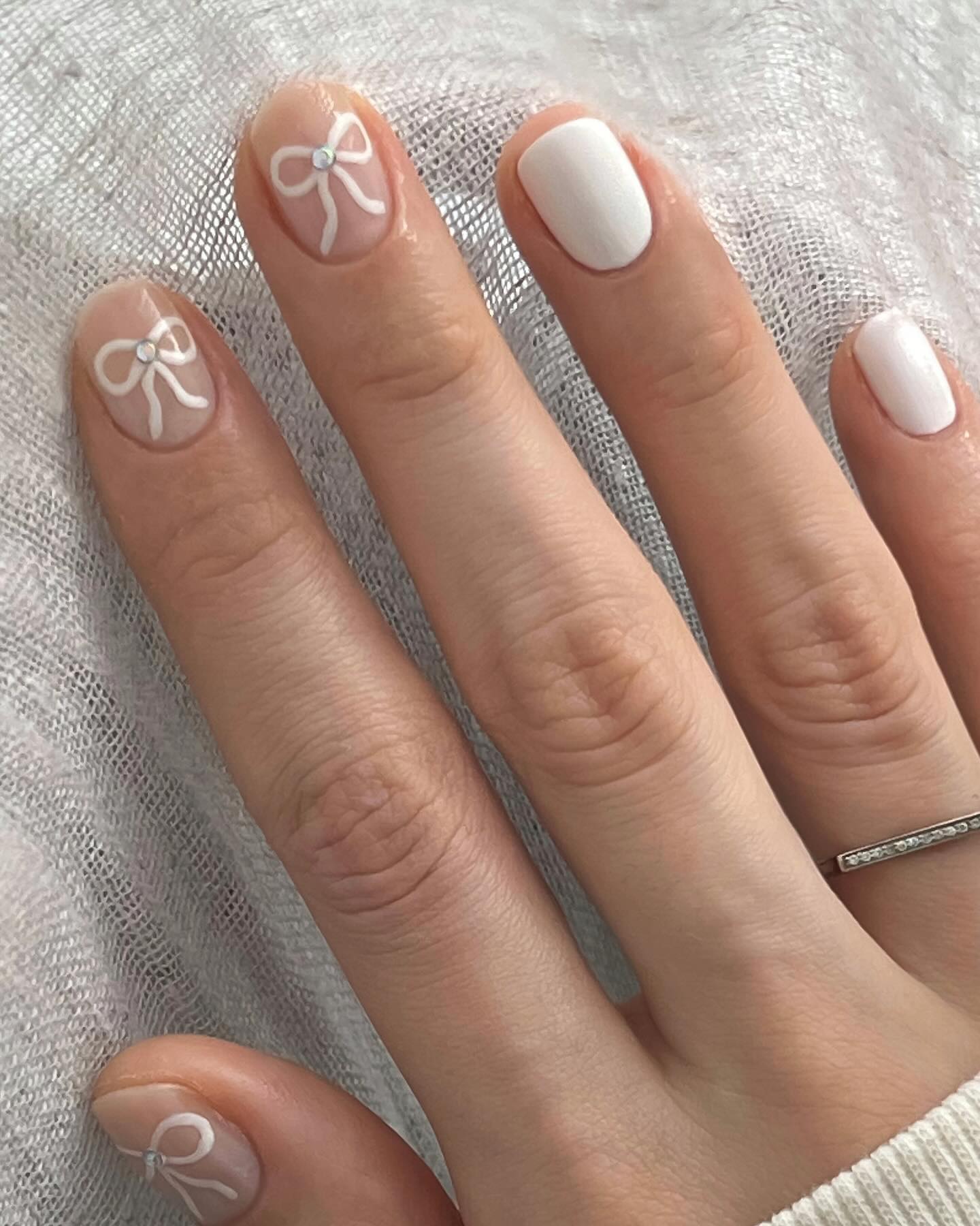 White Bow Designs With Small Gem Accents Visual Idea White Bow Designs With Small Gem Accents Visual Idea β Winter Bow Nails